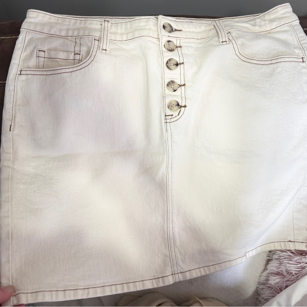 TORRID 14 CREAM DENIM MINI BUTTONFLY SKIRT